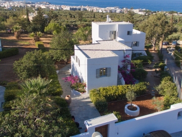 Villa Zoe - Hotel & Self-Catering in Koutouloufari, Crete